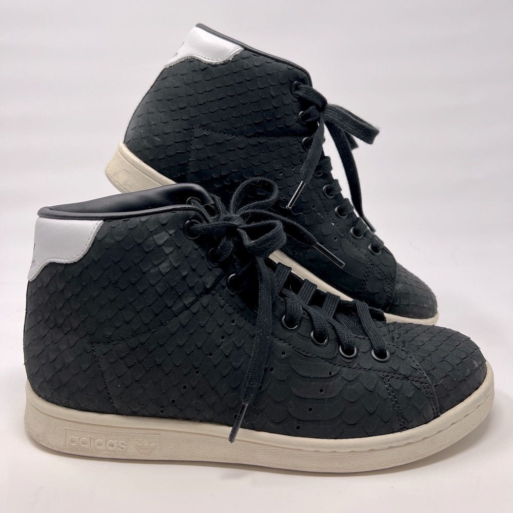 Stan Smith High Top Sneakers Size 7 - Black Snakeskin